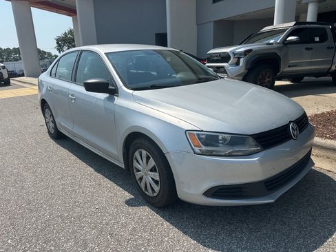 Used 2013 Volkswagen Jetta Sedan image 2