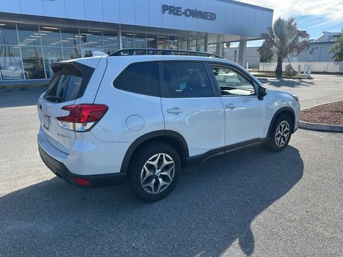 Used 2022 Subaru Forester Premium image 3