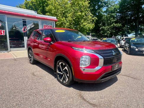 Used 2022 Mitsubishi Outlander ES AWD/4WD image 2