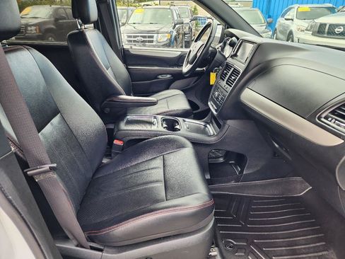 Used 2018 Dodge Grand Caravan GT FWD image 35