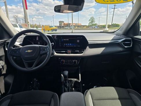 Used 2025 Chevrolet TrailBlazer LT FWD image 14