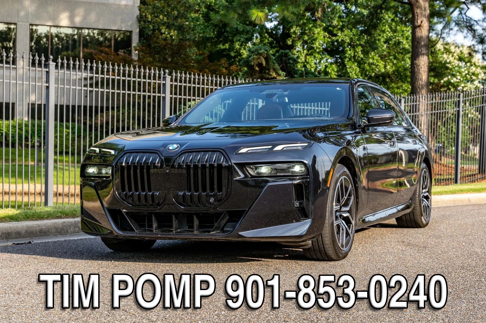 Used 2023 BMW 760i xDrive AWD/4WD image 2