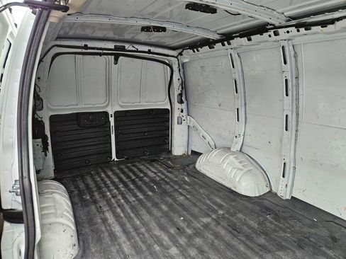 Used 2016 GMC Savana 2500 image 17