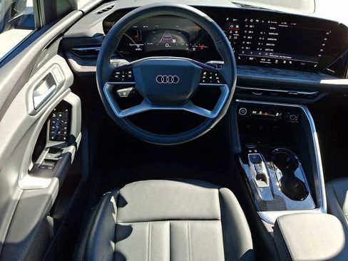 Used 2025 Audi Q5 2.0T Premium Plus w/ Premium Plus image 11