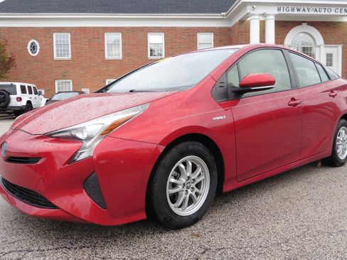 Used 2017 Toyota Prius Two image 17