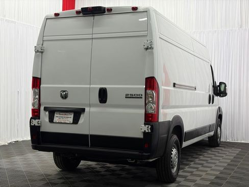 Used 2025 RAM ProMaster 2500 w/ Convenience Group FWD image 8
