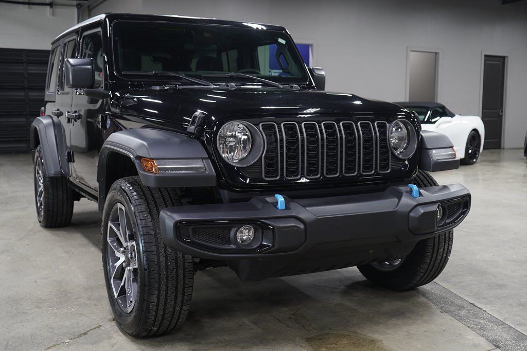 Used 2024 Jeep Wrangler Unlimited w/ Convenience Group AWD/4WD image 7