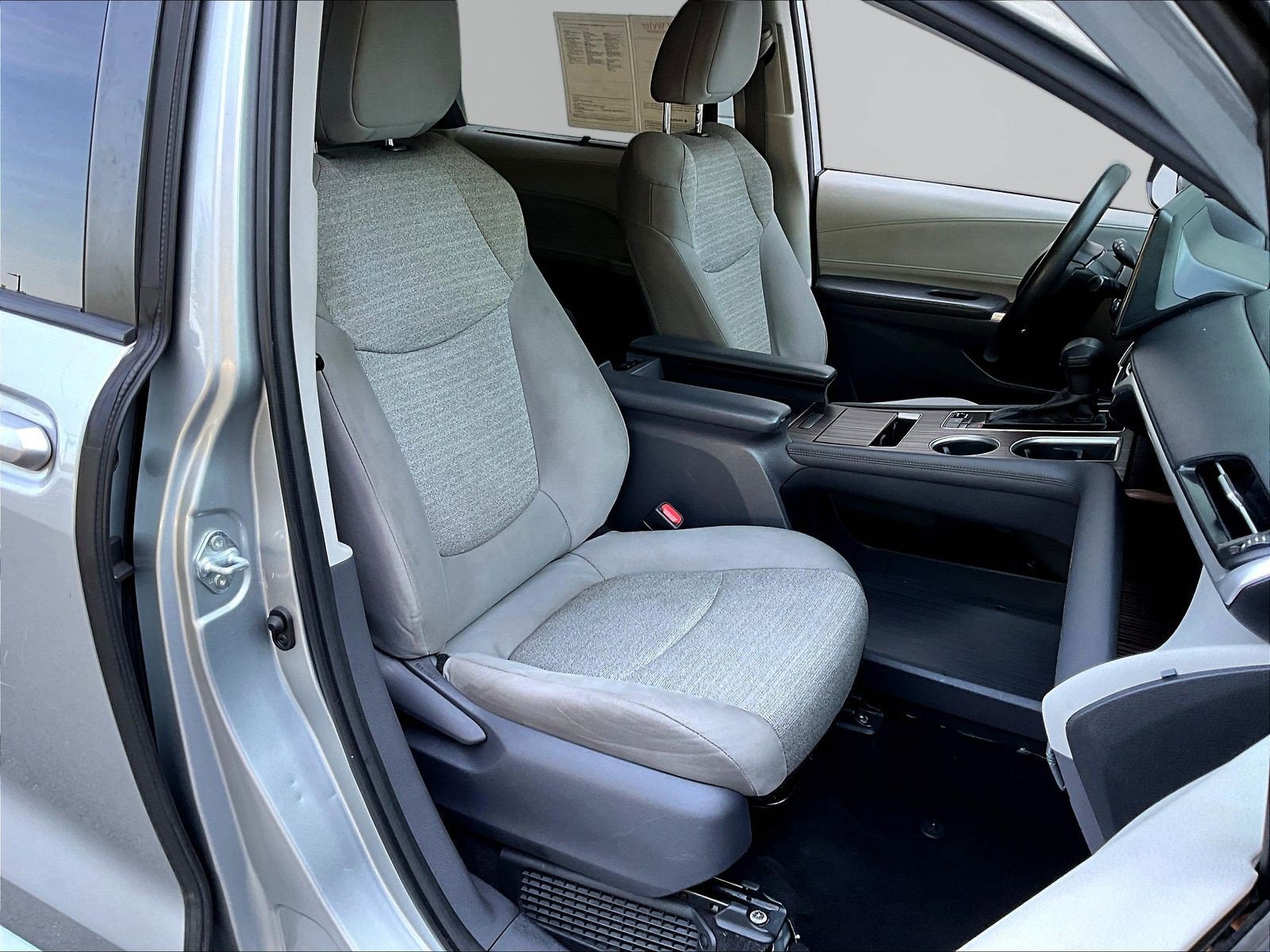 Used 2021 Toyota Sienna LE FWD image 29