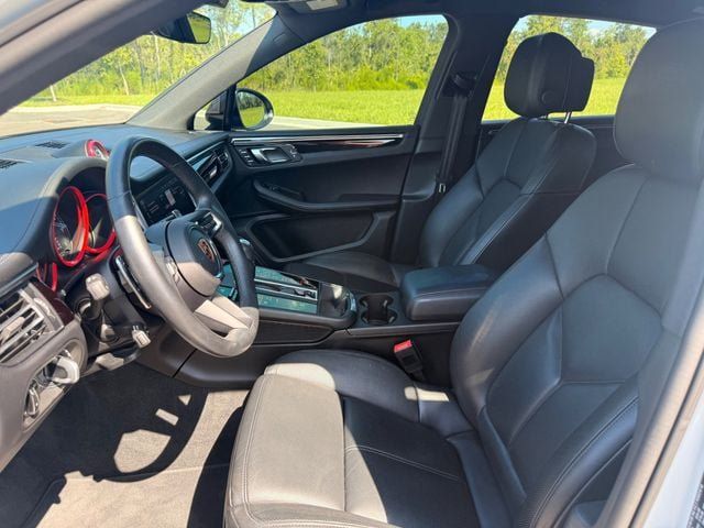 Used 2024 Porsche Macan AWD/4WD image 10