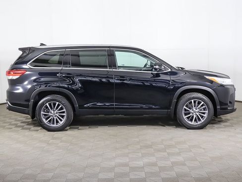 Used 2019 Toyota Highlander XLE AWD/4WD image 20