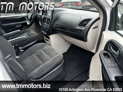Used 2018 Dodge Grand Caravan SE FWD image 11
