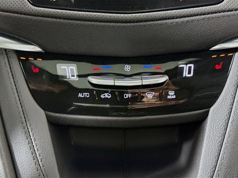 Used 2025 Cadillac XT6 Luxury FWD image 16