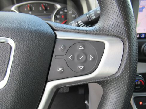 Used 2024 GMC Terrain SLE w/ Driver Convenience Package FWD image 23