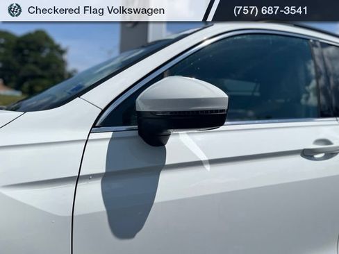 Used 2021 Volkswagen Tiguan SE w/ Panoramic Sunroof Package AWD/4WD image 2