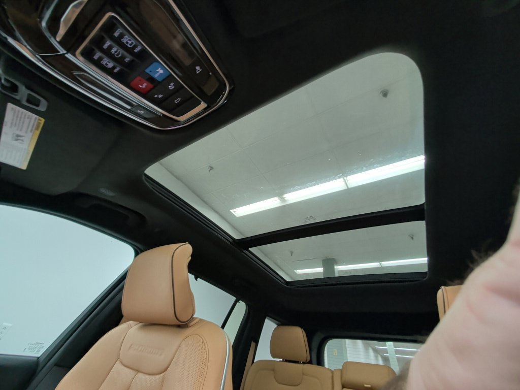 Used 2023 Jeep Grand Cherokee Summit AWD/4WD image 36