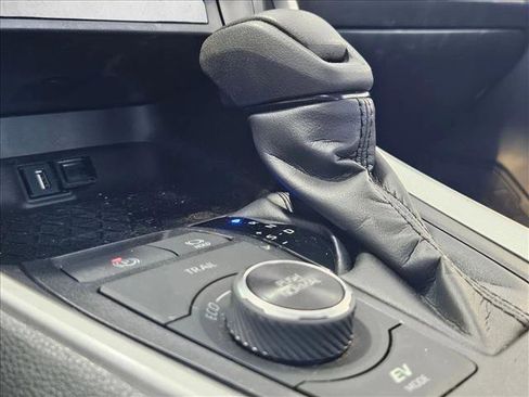 Used 2021 Toyota RAV4 XLE image 10