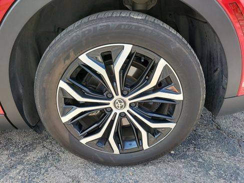 Used 2024 Toyota Crown Limited image 27