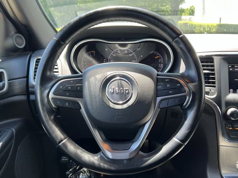 Used 2021 Jeep Grand Cherokee Laredo AWD/4WD image 18