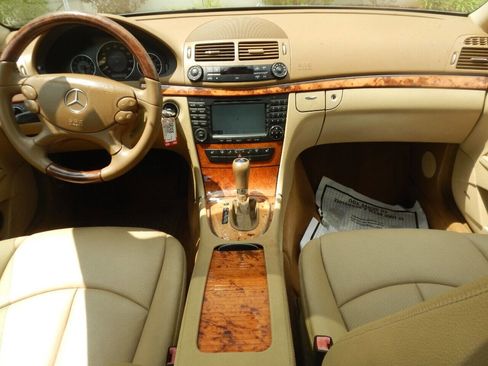 Used 2008 Mercedes-Benz E 350 4MATIC Sedan image 2