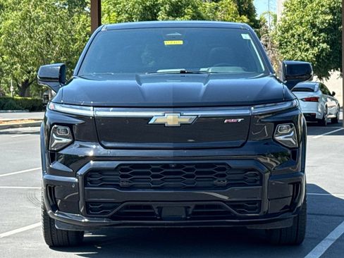 Used 2025 Chevrolet Silverado EV RST AWD/4WD image 7