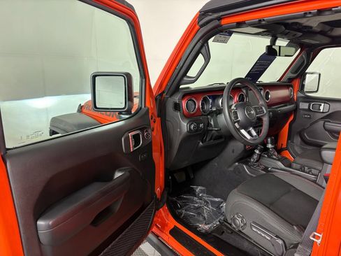 Used 2023 Jeep Gladiator Rubicon w/ Cold Weather Group AWD/4WD image 11