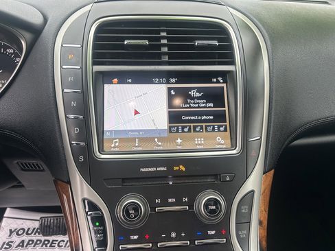 Used 2017 Lincoln MKX Reserve w/ Lincoln MKX Climate Package image 11