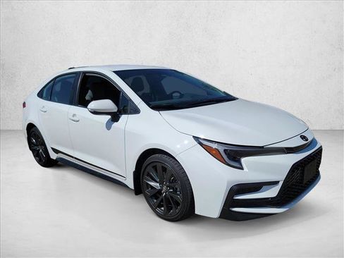 Used 2026 Toyota Corolla SE FWD image 3