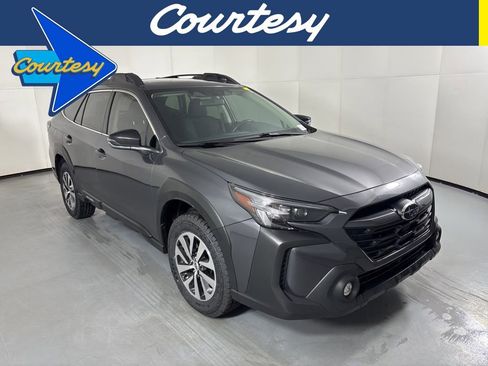 Used 2025 Subaru Outback Premium AWD/4WD image 1