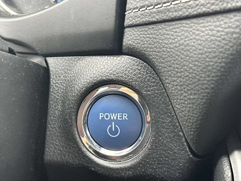 Used 2022 Toyota RAV4 XLE Premium AWD/4WD image 27