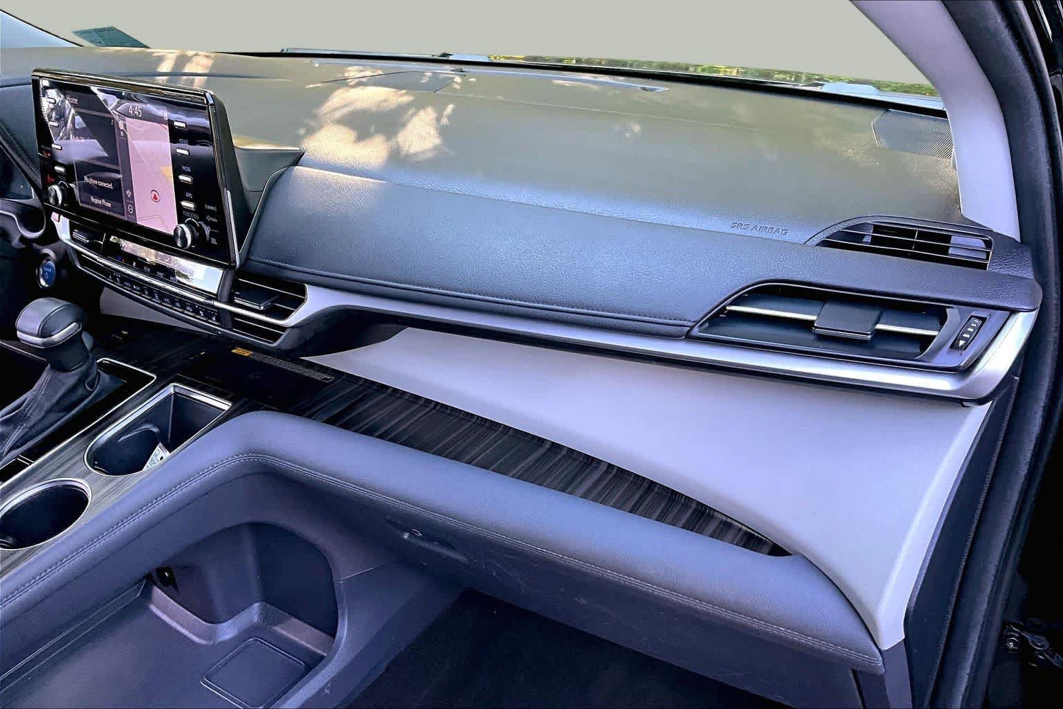 Used 2024 Toyota Sienna Limited AWD/4WD image 18