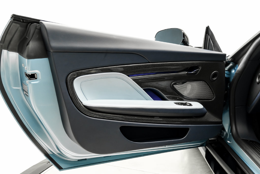 Used 2025 Aston Martin Vanquish RWD image 45