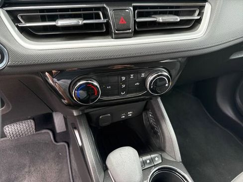 Used 2025 Chevrolet TrailBlazer LT FWD image 18