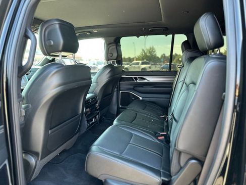 New 2025 Jeep Wagoneer Series III w/ Premium Group I image 31