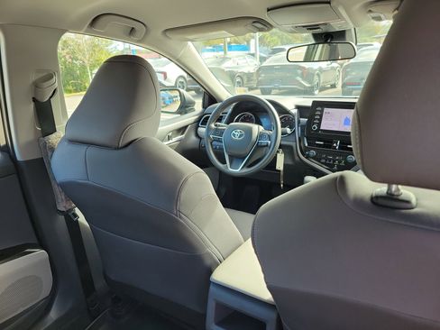 Used 2022 Toyota Camry LE image 13
