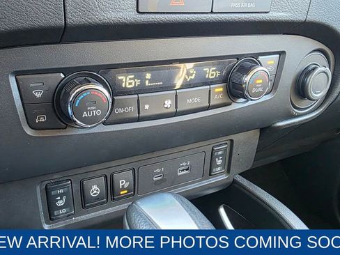 Used 2022 Nissan Frontier SV w/ SV Premium Package image 19