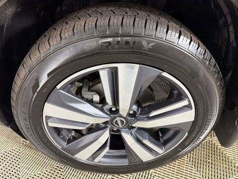 Used 2023 Nissan Rogue SL FWD image 12