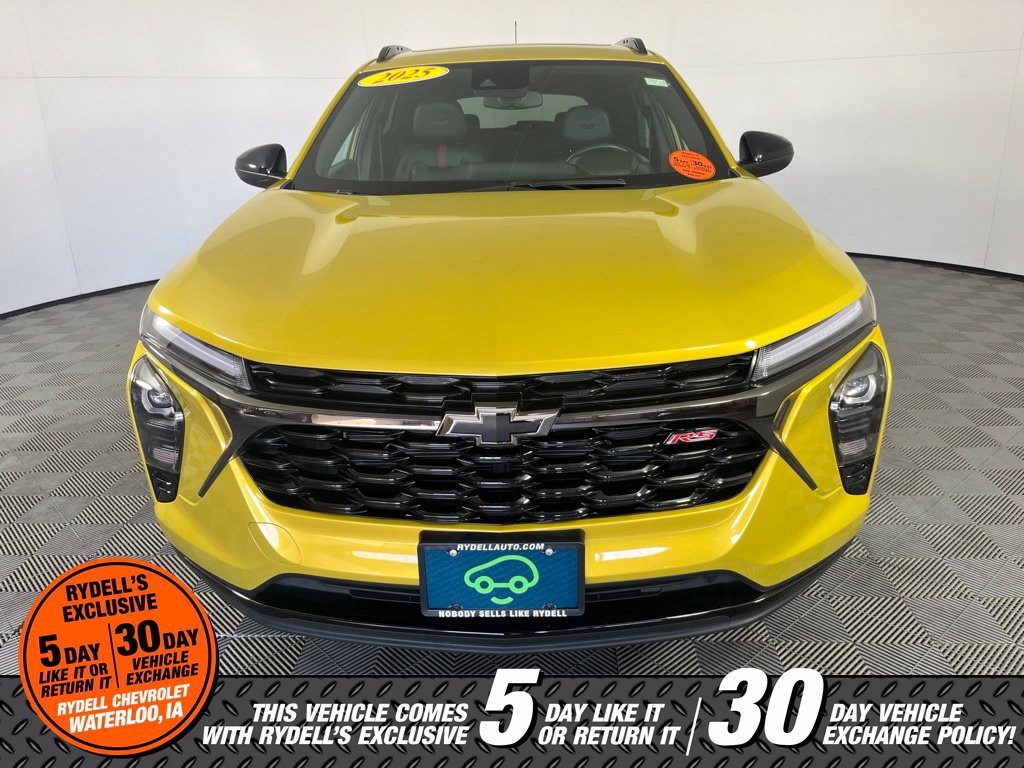 Used 2025 Chevrolet Trax RS w/ Sunroof Package FWD image 15