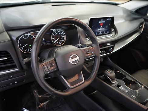 Used 2025 Nissan Rogue SV FWD image 14