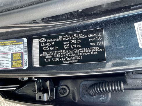 Used 2023 Hyundai Elantra Limited FWD image 31
