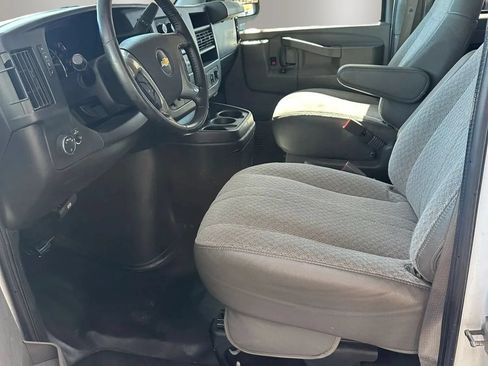 Used 2019 Chevrolet Express 2500 LS w/ Driver Convenience Package RWD image 8