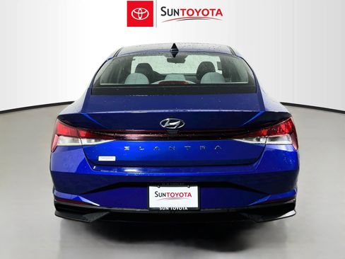 Used 2023 Hyundai Elantra SE w/ Cargo Package FWD image 5
