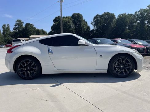 Used 2013 Nissan 370Z Coupe RWD image 4
