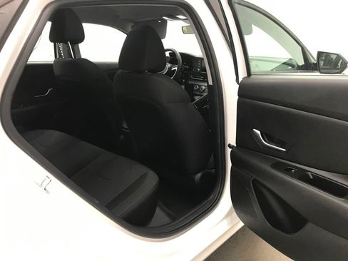 Used 2023 Hyundai Elantra SE image 38