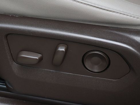 Used 2022 Chevrolet Suburban Z71 w/ Luxury Package image 21