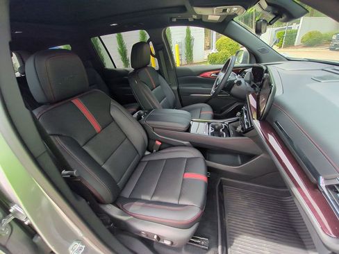 Used 2026 Chevrolet Traverse RS image 37