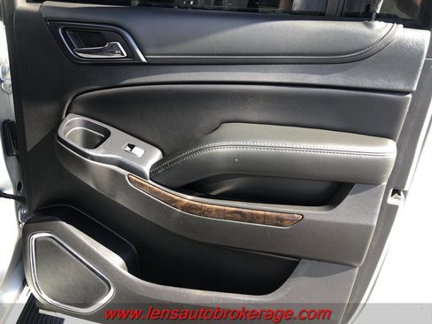 Used 2019 Chevrolet Suburban LT image 20