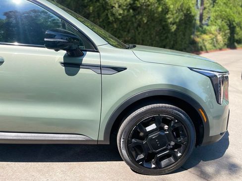 Certified 2025 Kia Sorento SX Prestige AWD/4WD image 2