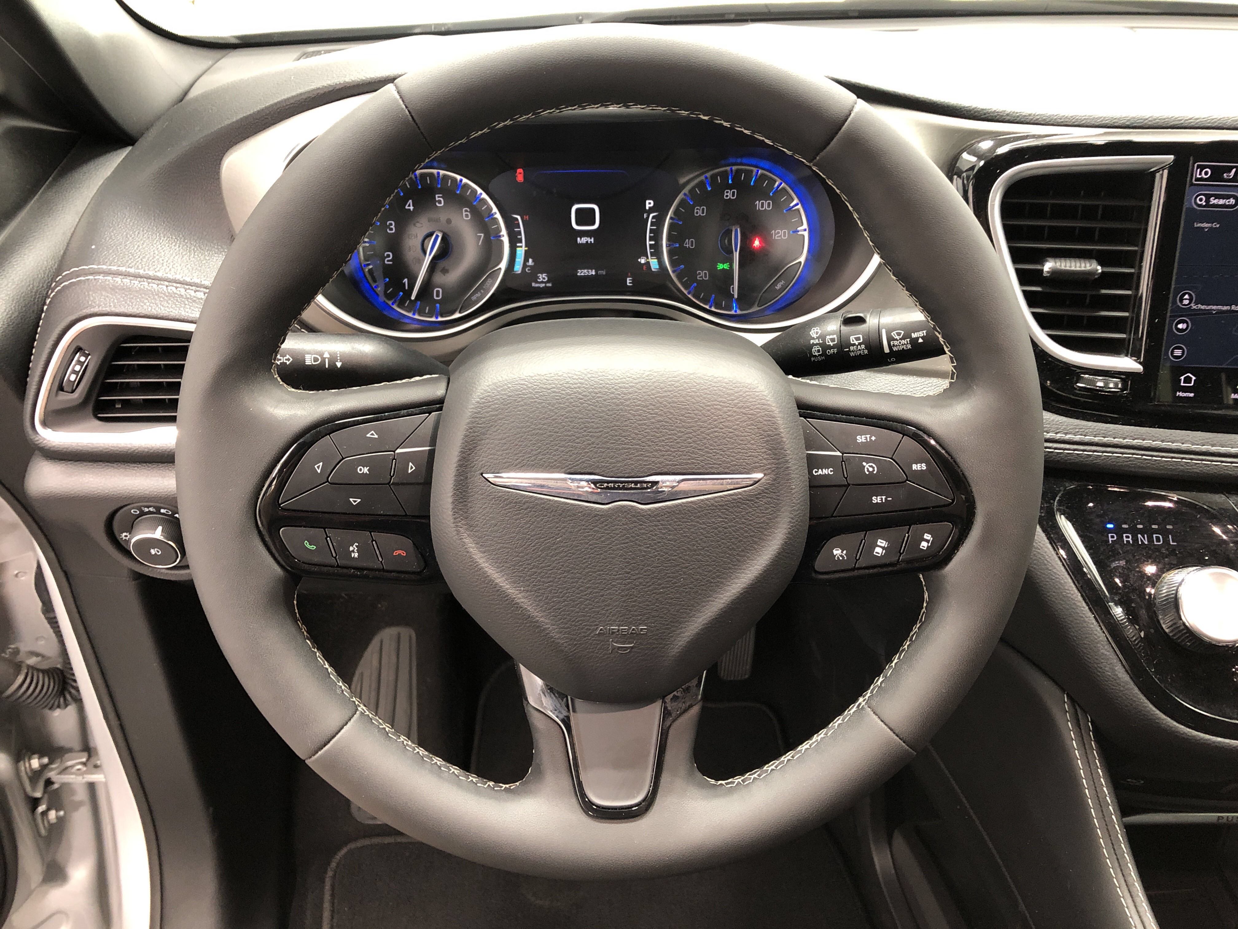 Used 2024 Chrysler Pacifica Limited w/ Uconnect Theater Family Group FWD image 13
