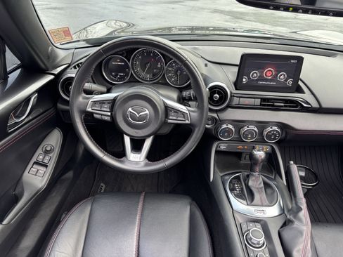 Used 2019 MAZDA MX-5 Miata RF Grand Touring image 17