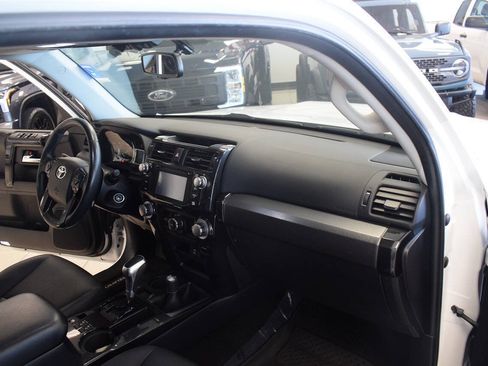 Used 2018 Toyota 4Runner TRD Off-Road Premium AWD/4WD image 23